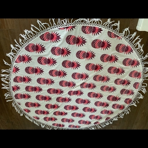 Table cloths - Picture 1 of 6